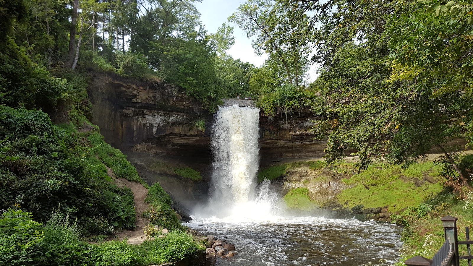 Hiawatha & Minnehaha Statue