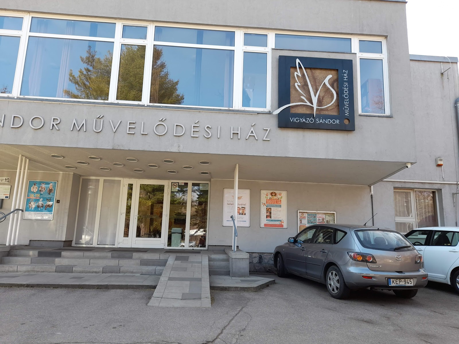 Vigyázó Sándor Community Center